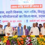 प्रधानमंत्री नरेंद्र मोदी ने सिवान, बिहार में 5,200 करोड़ रुपये की परियोजनाओं का उद्घाटन और शिलान्यास किया। इस दौरान पीएम ने अफ्रीका को भेजे जा रहे पहले 'मेड इन बिहार' इंजन को हरी झंडी दिखाई और वंदे भारत ट्रेन की भी शुरुआत की।