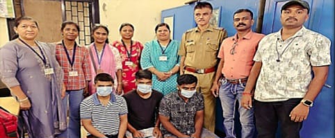 बोरीवली रेलवे स्टेशन पर महिला सुरक्षा पथक द्वारा गिरफ्तार किए गए तीन संदिग्ध आरोपी, पुलिस हिरासत में