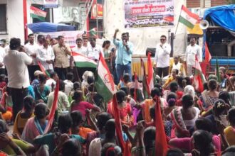 महाराष्ट्र की नगरपालिकाओं में सत्ता के लिए राजनीतिक दल गठजोड़ में जुटे