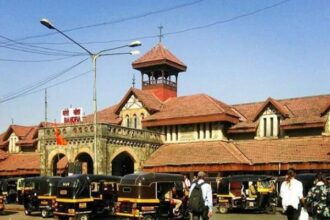 बांद्रा स्टेशन प्लेटफॉर्म का दृश्य