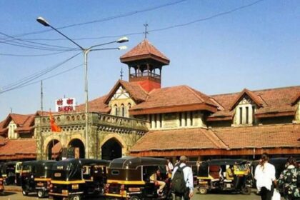 बांद्रा स्टेशन प्लेटफॉर्म का दृश्य