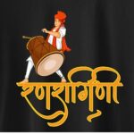 “मंगलागौर 2025 प्रतियोगिता में पारंपरिक पोशाक में प्रस्तुत करती महिलाएं – रणरागिनी थीम, डॉ. काशीनाथ घाणेकर नाट्यगृह, ठाणे।”
