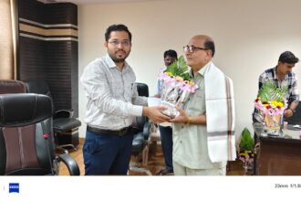 भिवंडी महानगरपालिका ने एक विशेष समारोह में सात सेवानिवृत्त कर्मचारियों को शॉल और पुष्पगुच्छ देकर सम्मानित किया।