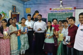 “ठाणे जिला परिषद स्कूल में मेधावी छात्रों और शिक्षकों का सम्मान समारोह आयोजित”