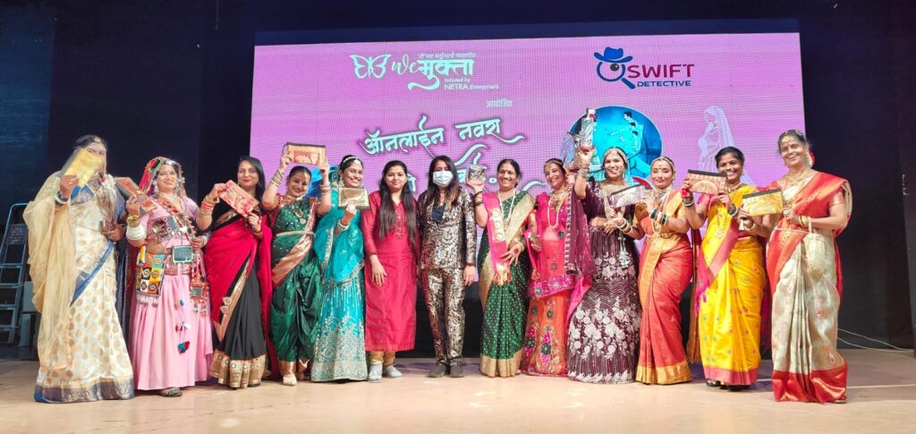 “वाशी में आयोजित रैंप वॉक में दुल्हन के वेश में युवतियों और वरिष्ठ महिलाओं ने विभिन्न राज्यों की वैवाहिक संस्कृति की झलक दिखाई।”