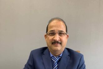 “वसई-विरार मनपा के तत्कालीन आयुक्त अनिलकुमार पवार के खिलाफ आरोप लगाते हुए सुदेश चौधरी – 60 करोड़ की फाइलों पर स्थानांतरण से पहले हस्ताक्षर का मामला।”