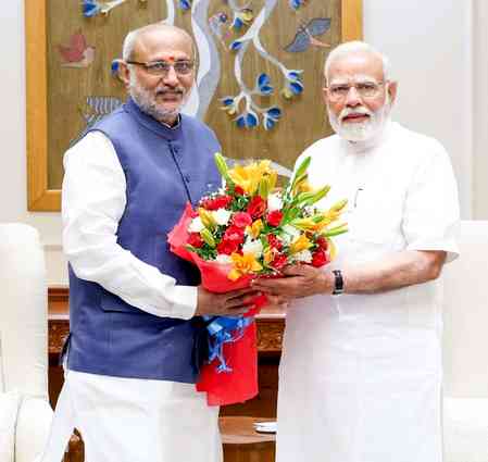उपराष्ट्रपति पद के लिए नामांकन दाखिल करते सीपी राधाकृष्णन, साथ में पीएम मोदी और भाजपा के वरिष्ठ नेता।
