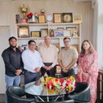 नोएडा में राष्ट्रीय मानवाधिकार फाउंडेशन के पदाधिकारियों की पूर्व डीजीपी डॉ. विक्रम सिंह से भेंट