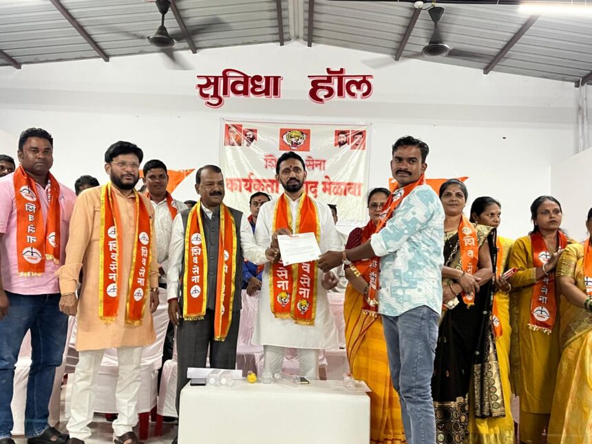 पालघर में शिवसेना ने जिला परिषद और पंचायत समितियों पर भगवा फहराने का संकल्प लिया