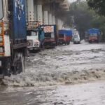 नवरात्रि उत्सव के बीच लौटते मॉनसून ने दस्तक दी