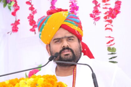 विज्ञानदेव जी महाराज के नेतृत्व में आध्यात्मिक चेतना का पर्व – वाराणसी में दीप महोत्सव और यज्ञ आयोजन