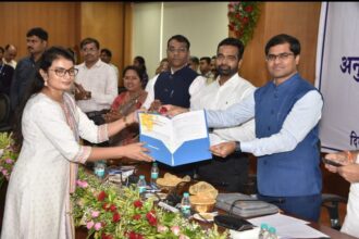 महाराष्ट्र लोक सेवा आयोग द्वारा अनुकंपा के आधार पर 530 लिपिक टाइपिस्ट नियुक्त, ठाणे में नियुक्ति पत्र वितरण समारोह सम्पन्न