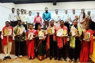 तालुका स्तरीय आदर्श शिक्षक सम्मान समारोह संपन्न, सांसद बाल्या मामा ने जताई नाराजगी