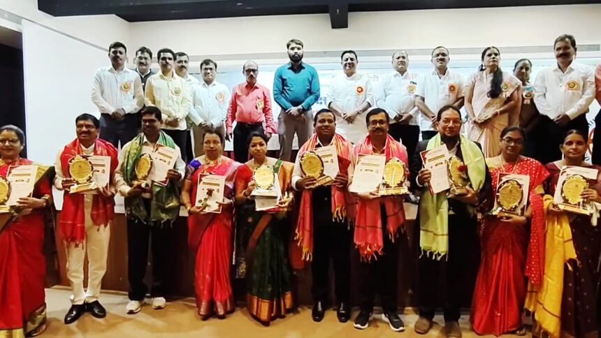 तालुका स्तरीय आदर्श शिक्षक सम्मान समारोह संपन्न, सांसद बाल्या मामा ने जताई नाराजगी