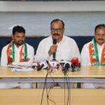 कांग्रेस प्रदेशाध्यक्ष हर्षवर्धन सपकाळ पत्रकार परिषद में पुलिस निगरानी पर बोलते हुए