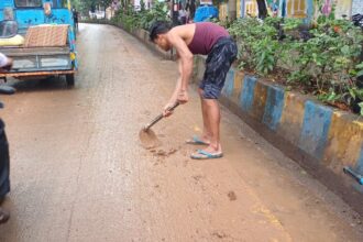 कोपरी की ज़िंदगी कीचड़ में फँसी: पुनर्विकास कार्यों से सड़कें बनी दलदल, नागरिकों का जीवन दूभर