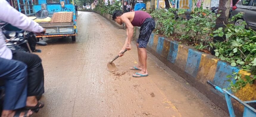 कोपरी की ज़िंदगी कीचड़ में फँसी: पुनर्विकास कार्यों से सड़कें बनी दलदल, नागरिकों का जीवन दूभर