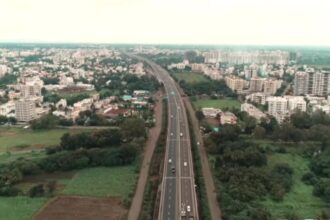 मुंबई में उत्तन-विरार समुद्री पुल परियोजना को वधावन बंदरगाह तक बढ़ाया जाएगा। 55 किमी लंबी परियोजना से उत्तर-दक्षिण कनेक्टिविटी बेहतर होगी।