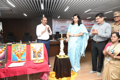 “वंदे मातरम्” गीत के 150 वर्ष पूर्ण होने के उपलक्ष्य में शुक्रवार को जिलास्तरीय कार्यक्रम का आयोजन जिलाधिकारी डॉ. इंदु राणी जाखड की अध्यक्षता में जिला नियोजन सभागार, जिलाधिकारी कार्यालय, पालघर में किया गया।