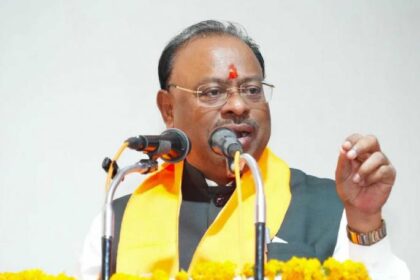 महाराष्ट्र सरकार ने नगरपालिकाओं के चुनाव आगे बढ़ाने के चुनाव आयोग के फैसले को गलत करार दिया। मंत्री चंद्रशेखर बावनकुळे ने कहा—निर्णय से असहमति।