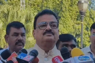 सदन में गायब मंत्री: भास्कर जाधव का सवाल – आखिर हो क्या रहा है?