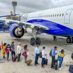 इंडिगो ने क्रू की भारी कमी और तकनीकी समस्याओं के कारण 70 से अधिक उड़ानें रद्द कीं। मुंबई, पुणे, नागपुर सहित देशभर में यात्रियों को भारी परेशानी।