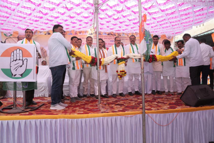 कांग्रेस प्रदेशाध्यक्ष हर्षवर्धन सपकाळ ने भाजपा पर आरोप लगाते हुए कहा कि सत्ता के अहंकार में पार्टी समाज में नफरत फैलाने का काम कर रही है