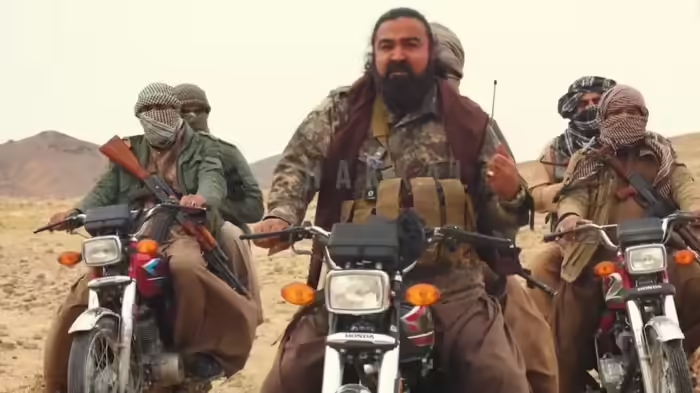 बलूच लिबरेशन आर्मी (BLA) और पाकिस्तानी सेना के बीच बलूचिस्तान में बड़े पैमाने पर झड़पें, कई शहरों में हमले और विस्फोट।