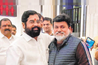 बजट सत्र के दौरान सुचारु जवाबदेही सुनिश्चित करने के लिए उपमुख्यमंत्री एकनाथ शिंदे ने अपने विभागों का प्रभार अस्थायी रूप से शिवसेना के मंत्रियों को सौंपा।