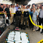 "बाँद्रा टर्मिनस पर RPF ने 13.834 किग्रा चरस बरामद की, जिसकी अंतरराष्ट्रीय कीमत ₹13.83 करोड़ आंकी गई। पश्चिम रेलवे के विशेष अभियान में बड़ी सफलता।"