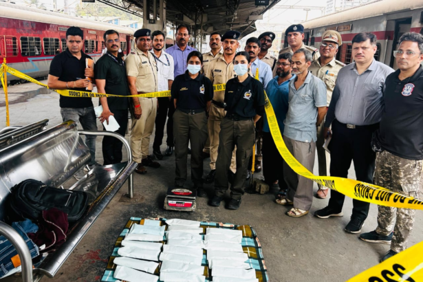 "बाँद्रा टर्मिनस पर RPF ने 13.834 किग्रा चरस बरामद की, जिसकी अंतरराष्ट्रीय कीमत ₹13.83 करोड़ आंकी गई। पश्चिम रेलवे के विशेष अभियान में बड़ी सफलता।"
