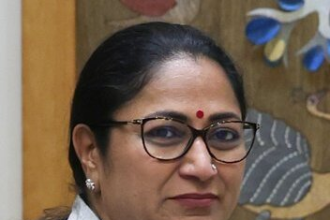 दिल्ली सरकार का बड़ा ऐलान, होली और दीवाली पर राशन कार्ड धारकों को मुफ्त गैस सिलेंडर; DBT के जरिए खातों में भेजे जाएंगे ₹853।