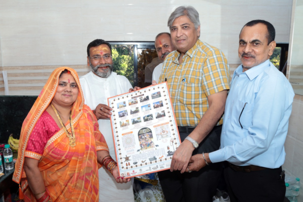 धोबी तालाब स्थित व्यवसायी व पत्रकार ओमशंकर पाण्डेय नूतन गृह प्रवेश समारोह में पंडित ललित मिश्र योगी जी के सानिध्य में रामचरितमानस का भव्य संगीतमय पाठ, गणमान्य अतिथियों की गरिमामयी उपस्थिति में भक्तिमय वातावरण सृजित।