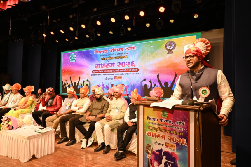 ठाणे के गडकरी रंगायतन में आयोजित ‘सप्तरंग महोत्सव 2026’ का उद्घाटन करते ज़िला परिषद के मुख्य कार्यकारी अधिकारी रंजीत यादव।
