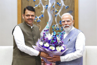 महाराष्ट्र के मुख्यमंत्री देवेंद्र फडणवीस के देर रात अचानक दिल्ली पहुंचने से राज्य की राजनीति में अटकलें तेज हो गई