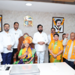 उपमुख्यमंत्री एकनाथ शिंदे की मौजूदगी में ठाणे की नवनिर्वाचित मेयर शर्मिला पिंपलोलकर ने पदभार ग्रहण किया।