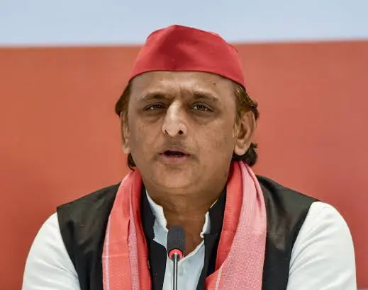 समाजवादी पार्टी अध्यक्ष अखिलेश यादव ने केंद्र और यूपी की बीजेपी सरकार पर निर्माण कार्यों और विकास परियोजनाओं को लेकर तीखा हमला बोला।