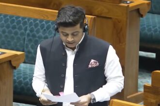 लोकसभा में अविश्वास प्रस्ताव पर बोलते हुए शिवसेना सांसद डॉ. श्रीकांत शिंदे।