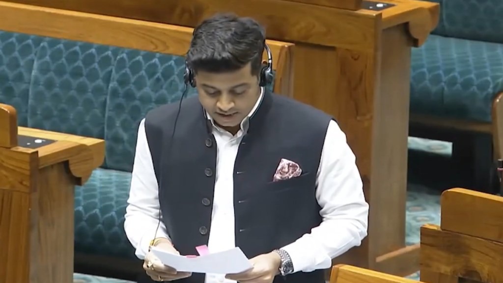 लोकसभा में अविश्वास प्रस्ताव पर बोलते हुए शिवसेना सांसद डॉ. श्रीकांत शिंदे।