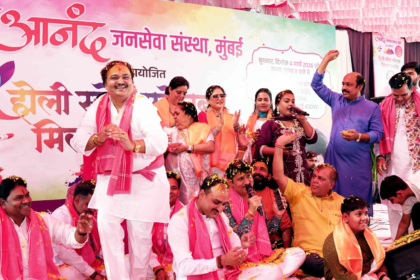 कांदिवली के ठाकुर कॉम्प्लेक्स में आयोजित होली स्नेह सम्मेलन में अवधी गीत-संगीत, फूलों की होली और पारंपरिक रंगों ने बांधा समां।