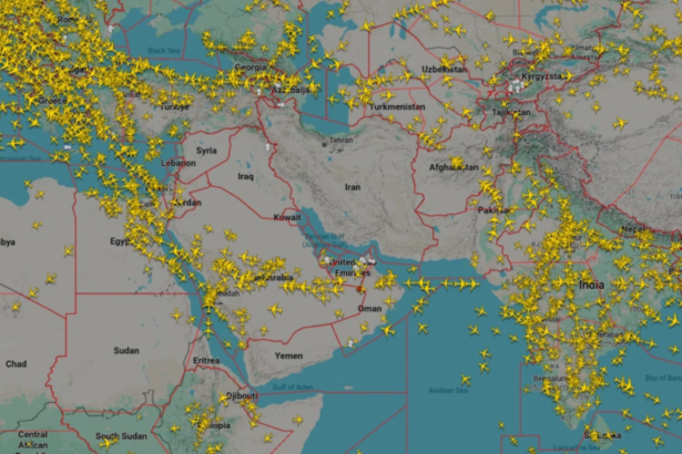 अली खामेनेई की मौत के बाद खाड़ी देशों में बढ़ा सैन्य तनाव, सुरक्षा कारणों से हजारों उड़ानें रद्द; दुबई, दोहा और रियाद एयरपोर्ट पर अफरातफरी का माहौल।