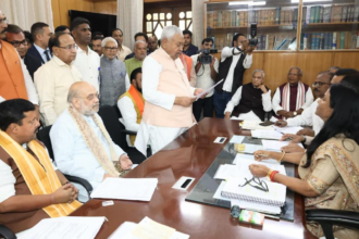 पटना में राज्यसभा चुनाव 2026 के लिए मुख्यमंत्री नीतीश कुमार ने नामांकन दाखिल किया। इस दौरान केंद्रीय गृह मंत्री अमित शाह समेत एनडीए के कई वरिष्ठ नेता मौजूद रहे, जबकि भाजपा नेता नितिन नवीन सहित अन्य उम्मीदवारों ने भी अपना पर्चा दाखिल किया।