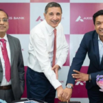 एक्सिस बैंक ने टेस्ला के लिए भारत में ‘पसंदीदा फाइनेंसर’ बनने की घोषणा की है। इस साझेदारी के तहत ग्राहकों को 10 साल तक का कार लोन, डिजिटल अप्रूवल और कस्टमाइज्ड पेमेंट प्लान जैसी सुविधाएं मिलेंगी।