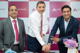 एक्सिस बैंक ने टेस्ला के लिए भारत में ‘पसंदीदा फाइनेंसर’ बनने की घोषणा की है। इस साझेदारी के तहत ग्राहकों को 10 साल तक का कार लोन, डिजिटल अप्रूवल और कस्टमाइज्ड पेमेंट प्लान जैसी सुविधाएं मिलेंगी।