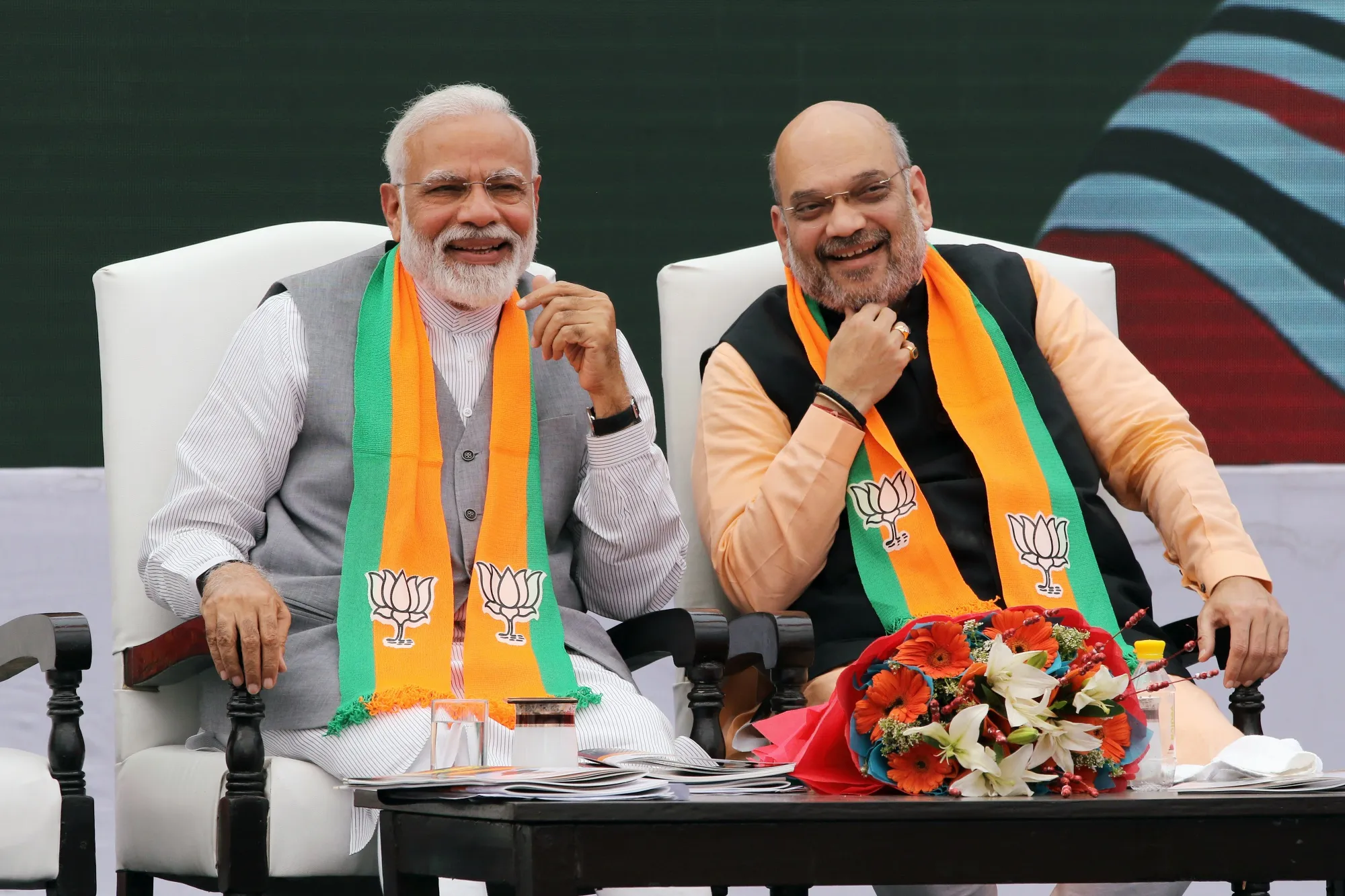 नीतीश कुमार के राज्यसभा जाने के फैसले के बाद बिहार की राजनीति गरमा गई है। विपक्ष ने प्रधानमंत्री नरेंद्र मोदी और गृह मंत्री अमित शाह की रणनीति पर सवाल उठाते हुए राज्य के संसाधनों और सत्ता संरचना को लेकर गंभीर आरोप लगाए हैं।