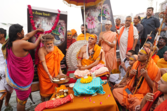 शंकराचार्य स्वामी अविमुक्तेश्वरानंद सरस्वती के सान्निध्य में काशी के शंकराचार्य घाट से ‘गोप्रतिष्ठा धर्मयुद्ध शंखनाद यात्रा’ की शुरुआत।