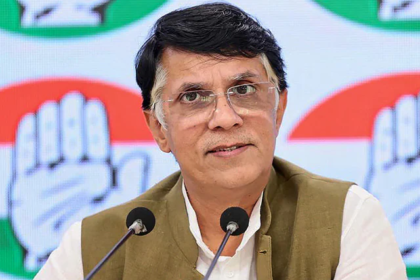 घरेलू एलपीजी सिलेंडर 60 रुपये और कमर्शियल सिलेंडर 115 रुपये महंगा होने के बाद पवन खेड़ा ने मोदी सरकार पर हमला बोला।