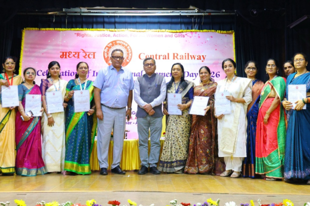 मध्य रेल में अंतरराष्ट्रीय महिला दिवस समारोह, 36 महिला कर्मचारियों को ‘सशक्त नारी पुरस्कार’