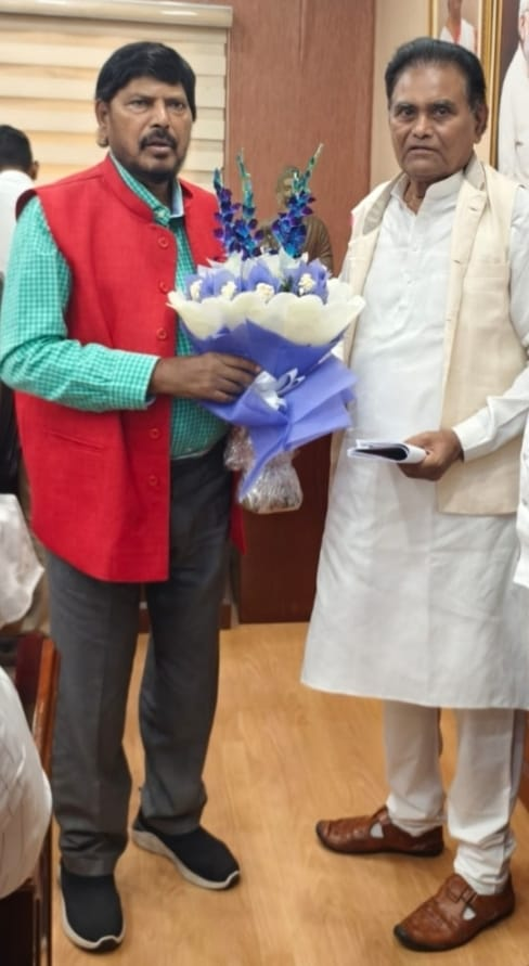 वरिष्ठ भाजपा नेता बाबूभाई भवानजी ने श्री रामदास आठवले की तीसरी बार राज्यसभा सदस्य बनने पर वंचित वर्गों को नई ताकत मिलने की संभावना जताई।