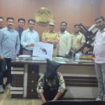 नवी मुंबई के रबाळे इलाके में पुलिस द्वारा चलाए गए कॉम्बिंग ऑपरेशन के दौरान देसी कट्टा, जिंदा कारतूस और ब्राउन शुगर बरामद, 14 आरोपियों पर केस दर्ज।